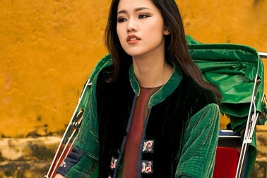 Á hậu Thanh Tú quyến rũ với áo bông