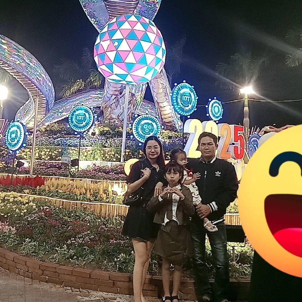 Mẹ ôm hai con trên nóc nhà kể 27 tiếng sinh tử giữa lũ, vỡ òa khi gặp chồng - 4