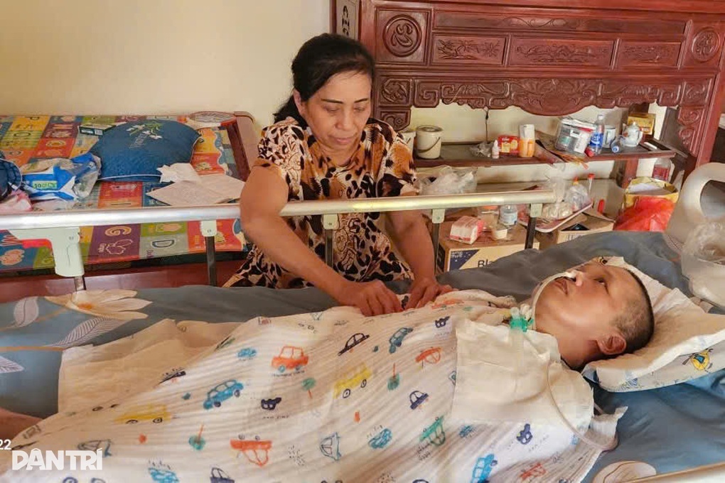 Người mẹ góa nghèo chăm con chấn thương sọ não được giúp hơn 200 triệu đồng - 3
