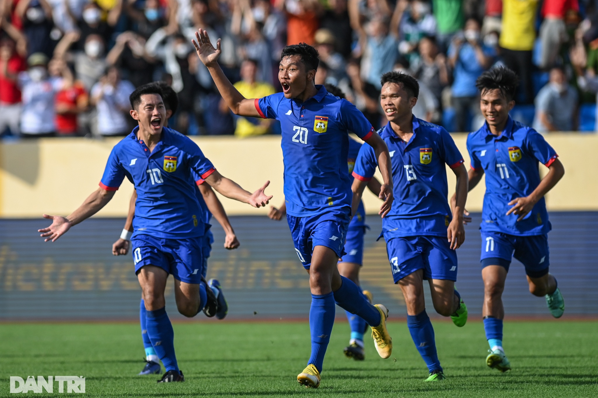 Được CĐV Việt Nam tiếp sức, U23 Lào biến Thiên Trường trở thành sân nhà - 8 Được CĐV Việt Nam tiếp sức, U23 Lào biến Thiên Trường trở thành sân nhà - 8