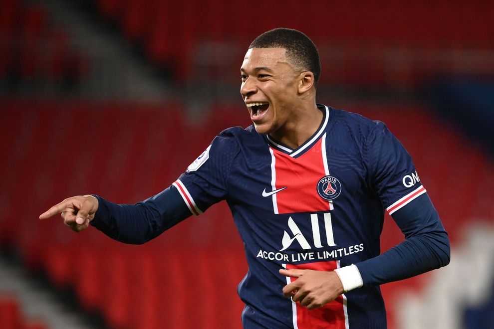 PSG ấp ủ kế hoạch siêu khủng: Mua C.Ronaldo đá cặp với Messi - 2 PSG ấp ủ kế hoạch siêu khủng: Mua C.Ronaldo đá cặp với Messi - 2