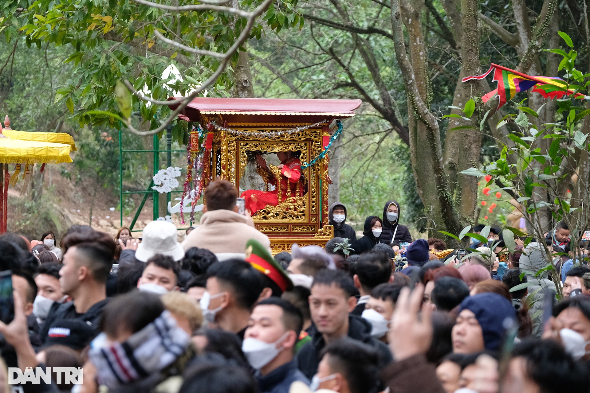 Bé gái 11 tuổi vào vai Nữ tướng tại hội Gióng ở Hà Nội - 9 Bé gái 11 tuổi vào vai Nữ tướng tại hội Gióng ở Hà Nội - 9