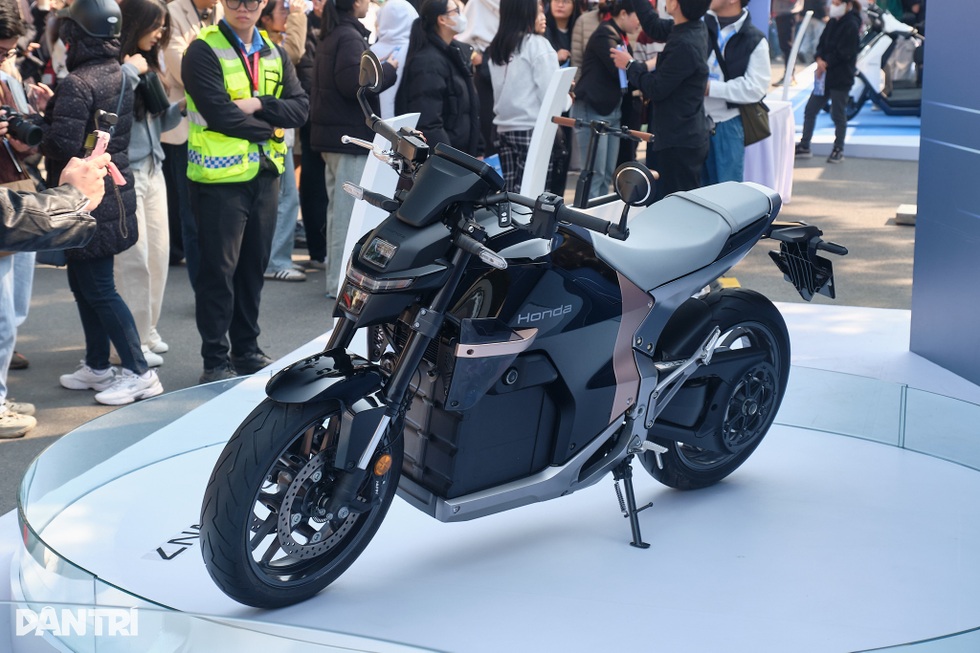 Honda WN7: Mô tô điện mạnh ngang xe 600cc lần đầu về Việt Nam - 1