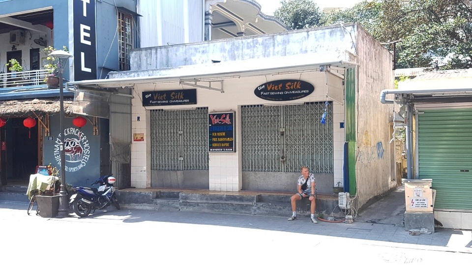 Đường phố Huế vắng bóng người sau ca nhiễm Covid-19 của du khách - 2 Đường phố Huế vắng bóng người sau ca nhiễm Covid-19 của du khách - 2