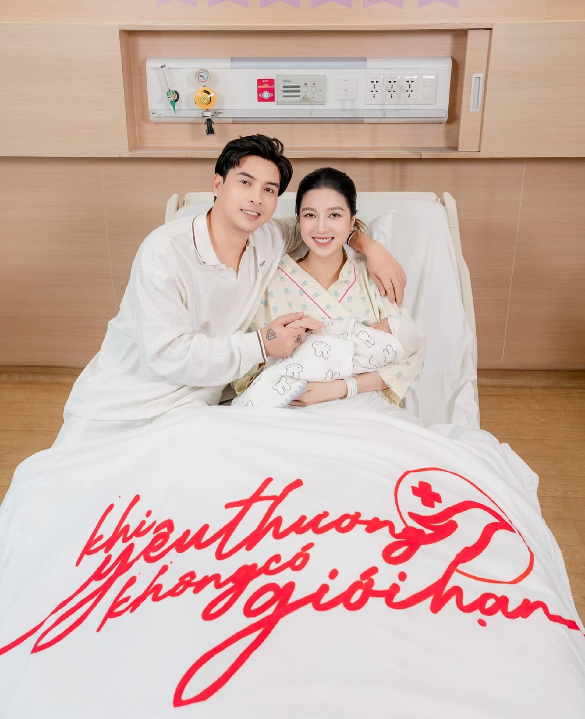 Hồ Quang Hiếu tuổi 42: Viên mãn bên vợ kém 17 tuổi, bỡ ngỡ làm bố bỉm sữa - 4