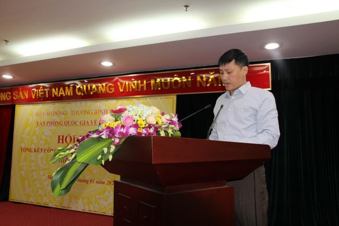 Phó Chánh Văn phòng Quốc gia về giảm nghèo Nguyễn Lê Bình trình bày Báo cáo tổng kết công tác năm 2021 và phương hướng nhiệm vụ năm 2022 tại Hội nghị được tổ chức chiều 19/1