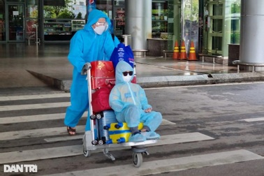 Chuyến bay đưa người hồi hương có F0, cách ly tập trung người cùng khoang