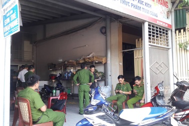 Nghi án đổ xăng đốt nhà khiến 5 người nhập viện