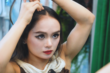 Đời thường "mỹ nhân mét rưỡi" trong vở xiếc gây sốt TPHCM