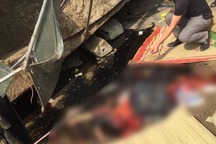 Xe ben lật đè trúng 3 ông cháu, 2 người tử vong tại chỗ