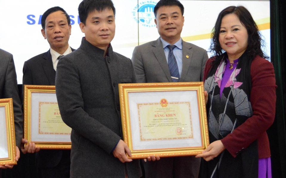 Trao thưởng cho học sinh đoạt giải Olympic quốc tế năm 2020 - 2 Trao thưởng cho học sinh đoạt giải Olympic quốc tế năm 2020 - 2