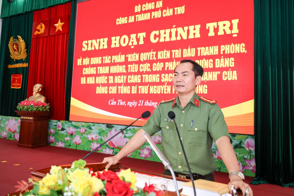 Công an Cần Thơ quán triệt nội dung sách của Tổng Bí thư Nguyễn Phú Trọng - 1 Công an Cần Thơ quán triệt nội dung sách của Tổng Bí thư Nguyễn Phú Trọng - 1