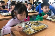 Bữa ăn học đường: No nhưng chưa đủ dinh dưỡng?