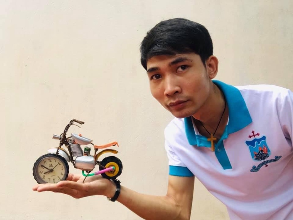 Chàng trai Bắc Ninh nghiện tái chế đồ dùng từ rác - 2 Chàng trai Bắc Ninh nghiện tái chế đồ dùng từ rác - 2