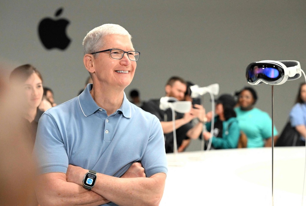 Tim Cook luôn mặc đồ giản dị dù sở hữu khối tài sản 2,1 tỷ USD - 6 Tim Cook luôn mặc đồ giản dị dù sở hữu khối tài sản 2,1 tỷ USD - 6