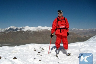 Cụ ông cụt 2 chân chinh phục thành công đỉnh Everest sau 40 năm nỗ lực