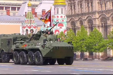 Khí tài quân sự phô diễn sức mạnh trên Quảng trường Đỏ