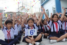 Miễn học phí ở bậc THCS: Phụ huynh không “mặn mà”?