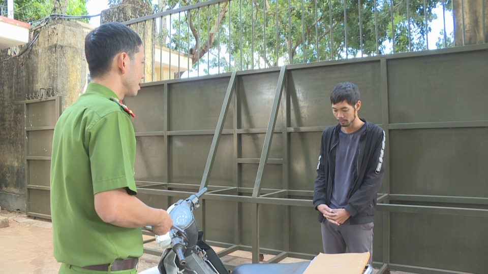Đi cướp giật tài sản để trả tiền vay nặng lãi - 1 Đi cướp giật tài sản để trả tiền vay nặng lãi - 1