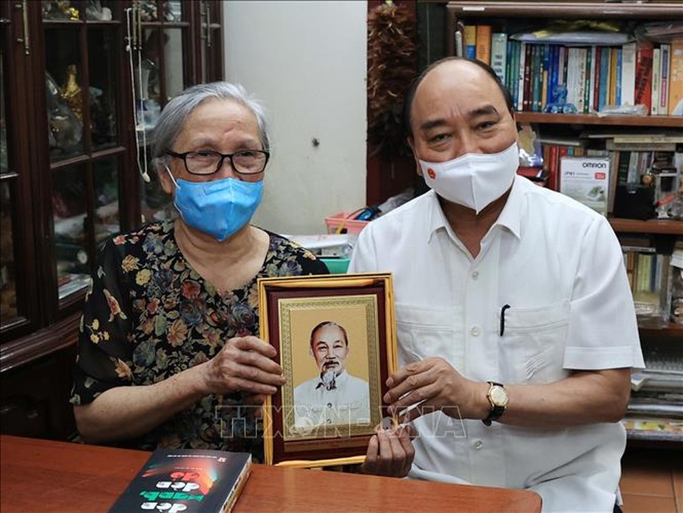 Chủ tịch nước thăm một số nhà báo, gia đình nhà báo lão thành - 2 Chủ tịch nước thăm một số nhà báo, gia đình nhà báo lão thành - 2