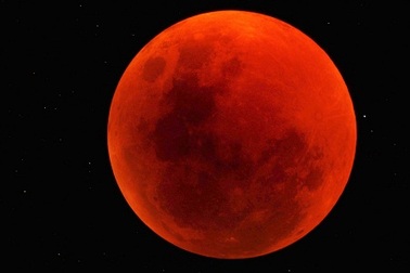 Hình ảnh của hiện tượng “mặt trăng máu”