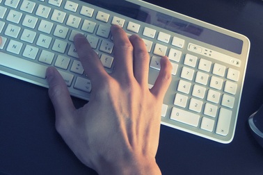 Chặt đứt tay để... cai nghiện Internet