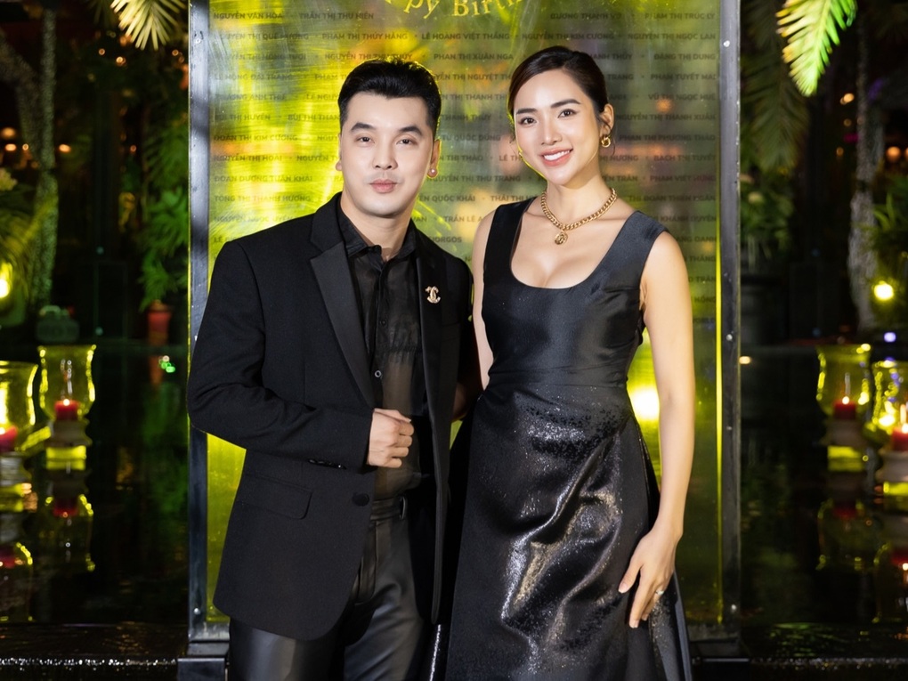 Siêu mẫu Hà Anh diện váy cắt xẻ xuất hiện sau ồn ào - 8