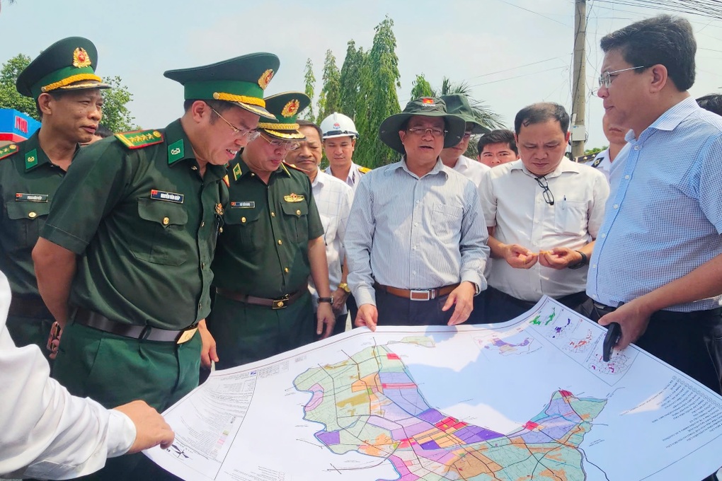 Tây Ninh đề xuất tách luồng xe chở hàng để giảm ùn tắc cửa khẩu Mộc Bài - 1 Tây Ninh đề xuất tách luồng xe chở hàng để giảm ùn tắc cửa khẩu Mộc Bài - 1