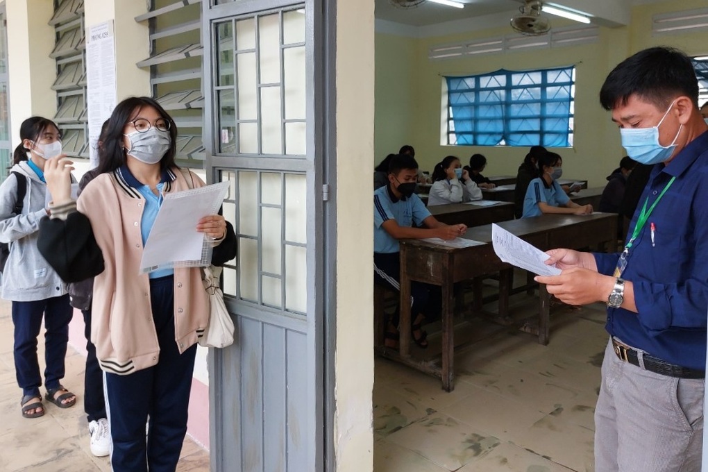 Hơn 1 triệu thí sinh hồi hộp làm thủ tục thi tốt nghiệp THPT 2022 - 29 Hơn 1 triệu thí sinh hồi hộp làm thủ tục thi tốt nghiệp THPT 2022 - 29