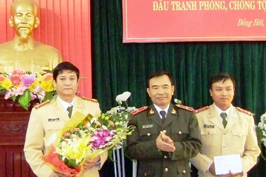 Bộ Công an khen thưởng tổ CSGT truy bắt “xế hộp” chở 10kg cần sa