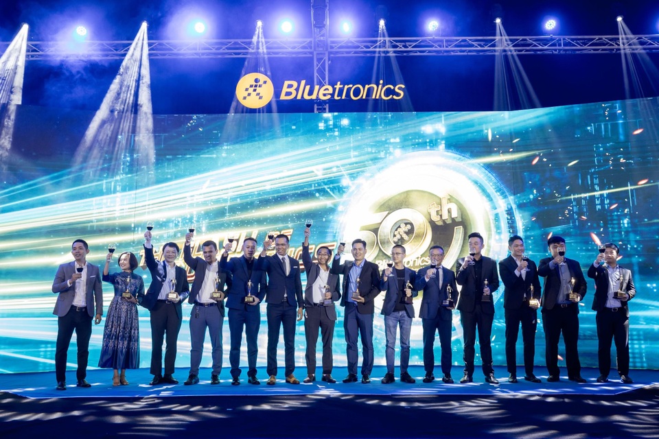 Cú đúp giúp Thế Giới Di Động vượt khó ngoạn mục năm 2020 - 1 Cú đúp giúp Thế Giới Di Động vượt khó ngoạn mục năm 2020 - 1