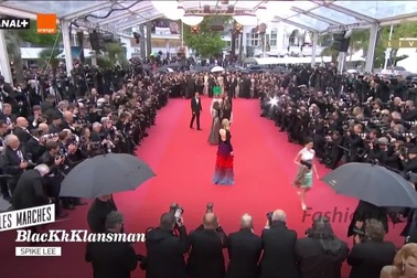 Cate Blanchett kiêu sa trên thảm đỏ Cannes