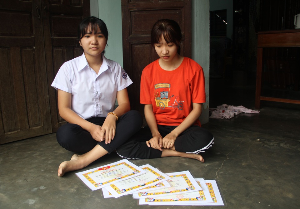 Người cha nghèo nghẹn ngào mong con trai được cứu trước khi mình qua đời - 3 Người cha nghèo nghẹn ngào mong con trai được cứu trước khi mình qua đời - 3