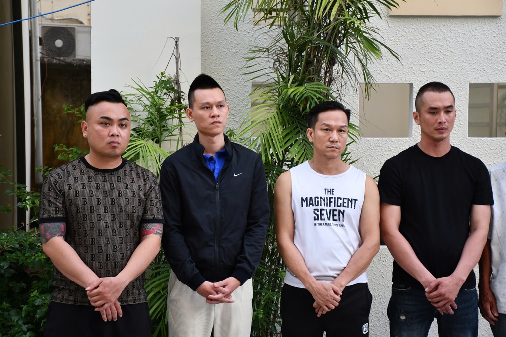 Phá chuyên án cho vay lãi nặng 180%/năm, thu nhiều hung khí nguy hiểm - 1 Phá chuyên án cho vay lãi nặng 180%/năm, thu nhiều hung khí nguy hiểm - 1