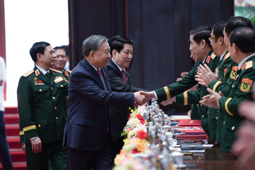 Tổng Bí thư: Củng cố quốc phòng theo hướng hiện đại để quân đội hùng mạnh - 1 Tổng Bí thư: Củng cố quốc phòng theo hướng hiện đại để quân đội hùng mạnh - 1