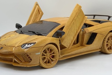 Chiếc Lamborghini Aventador S 2021 tí hon bằng gỗ của thợ Việt
