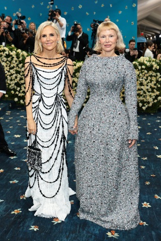 Để xuất hiện vài phút tại Met Gala, dàn sao đã chuẩn bị cầu kỳ thế nào? - 12