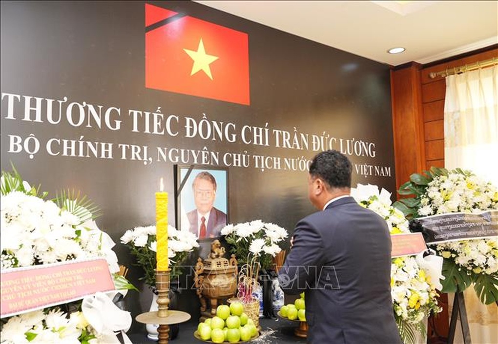 Tổng Bí thư, Chủ tịch nước Lào viếng nguyên Chủ tịch nước Trần Đức Lương - 3 Tổng Bí thư, Chủ tịch nước Lào viếng nguyên Chủ tịch nước Trần Đức Lương - 3