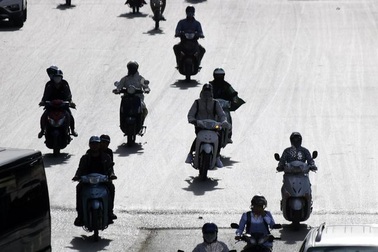 Hà Nội nắng nóng gay gắt, chỉ số tia UV gây hại rất cao