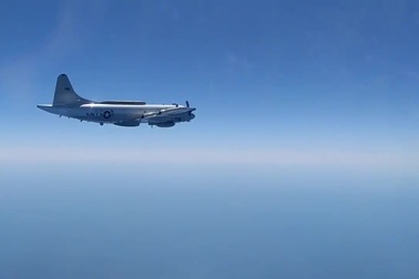 Video Nga xuất kích Su-27 chặn máy bay trinh sát Mỹ