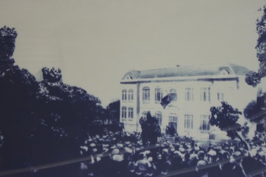 Bức ảnh đánh dấu khoảnh khắc chính quyền về tay nhân dân