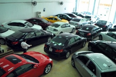 Ô tô tồn kho hàng ngàn chiếc, giảm giá cả tỷ đồng