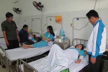 Vụ xe khách rơi khỏi đèo Hải Vân: Đưa nữ sinh xấu số về quê nhà