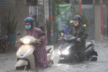 TPHCM có mưa to kèm gió giật cấp 7