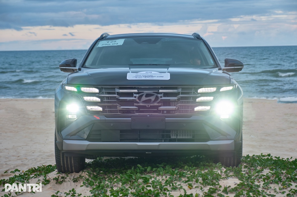 Đánh giá Hyundai Tucson: Khi xe Hàn không còn mờ nhạt về cảm giác lái - 8 Đánh giá Hyundai Tucson: Khi xe Hàn không còn mờ nhạt về cảm giác lái - 8