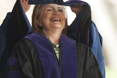 Ngoại trưởng Clinton được trường cũ trao bằng tiến sỹ danh dự