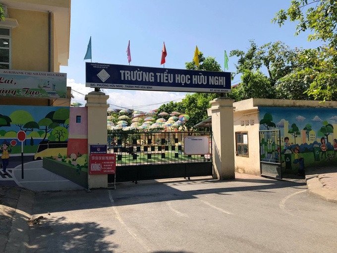 Khởi tố phụ huynh hành hung học sinh lớp 1 nhập viện ở Hoà Bình - Ảnh 3. Khởi tố phụ huynh hành hung học sinh lớp 1 nhập viện ở Hoà Bình - Ảnh 3.