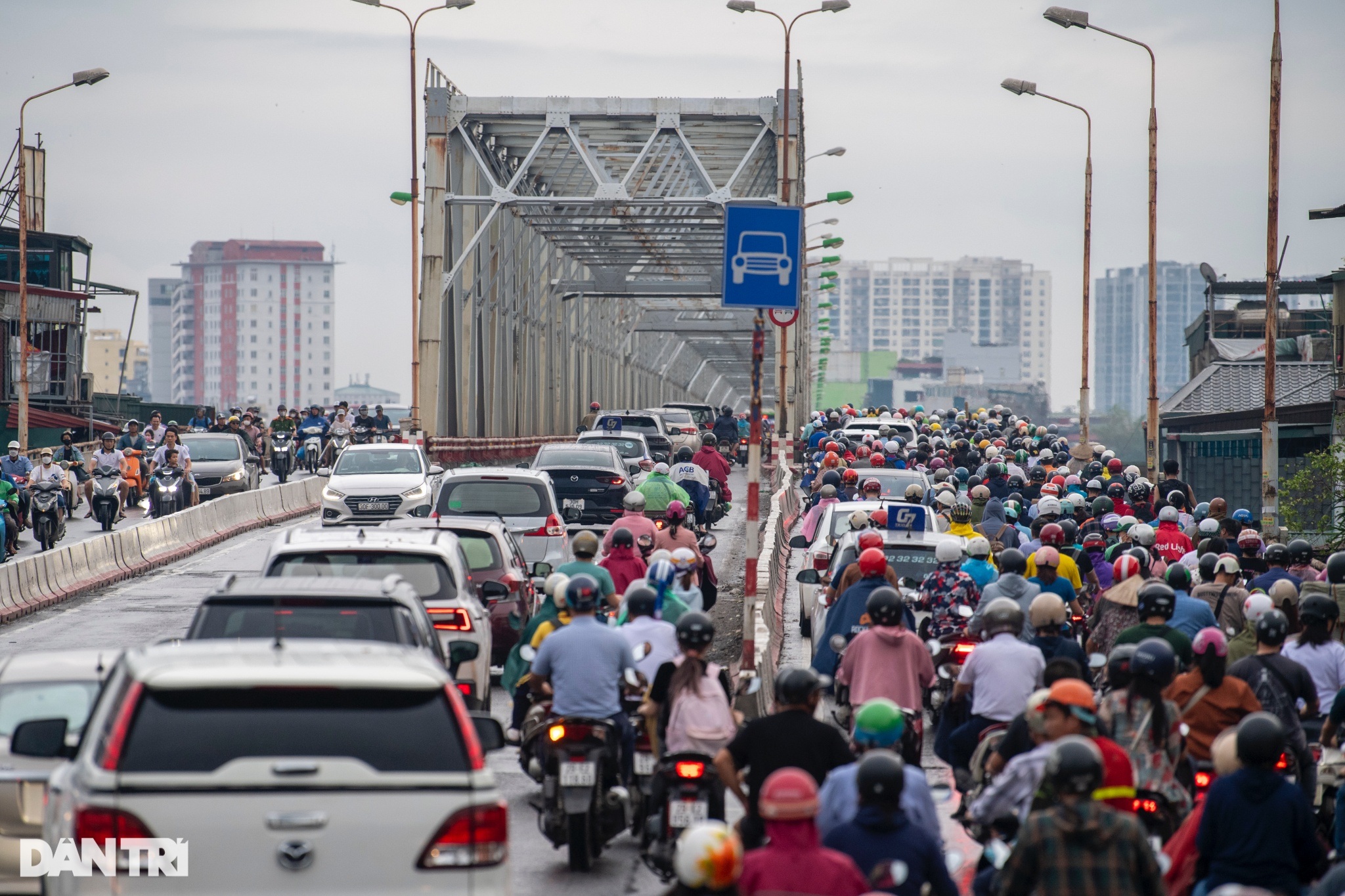 Cấm cầu Long Biên, hàng nghìn phương tiện nối đuôi nhau đi cầu Chương Dương - 7