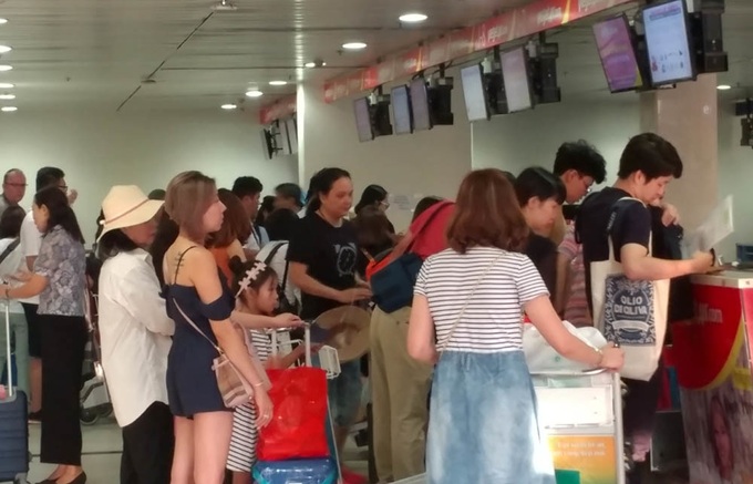 nghỉ lễ 30/4,tân sơn nhất,tân sơn nhất quá tải