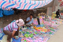 Những hình ảnh không đẹp ở lễ hội Chử Đồng Tử - Tiên Dung